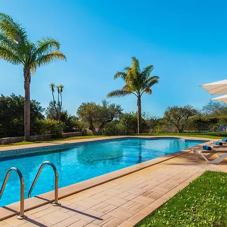 Villa Peace - Moradia Tranquila Com Piscina Aquecivel - Pêra
