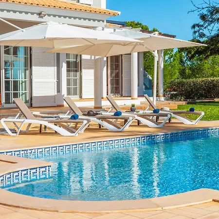 Villa Peace - Moradia Tranquila Com Piscina Aquecivel - Pêra